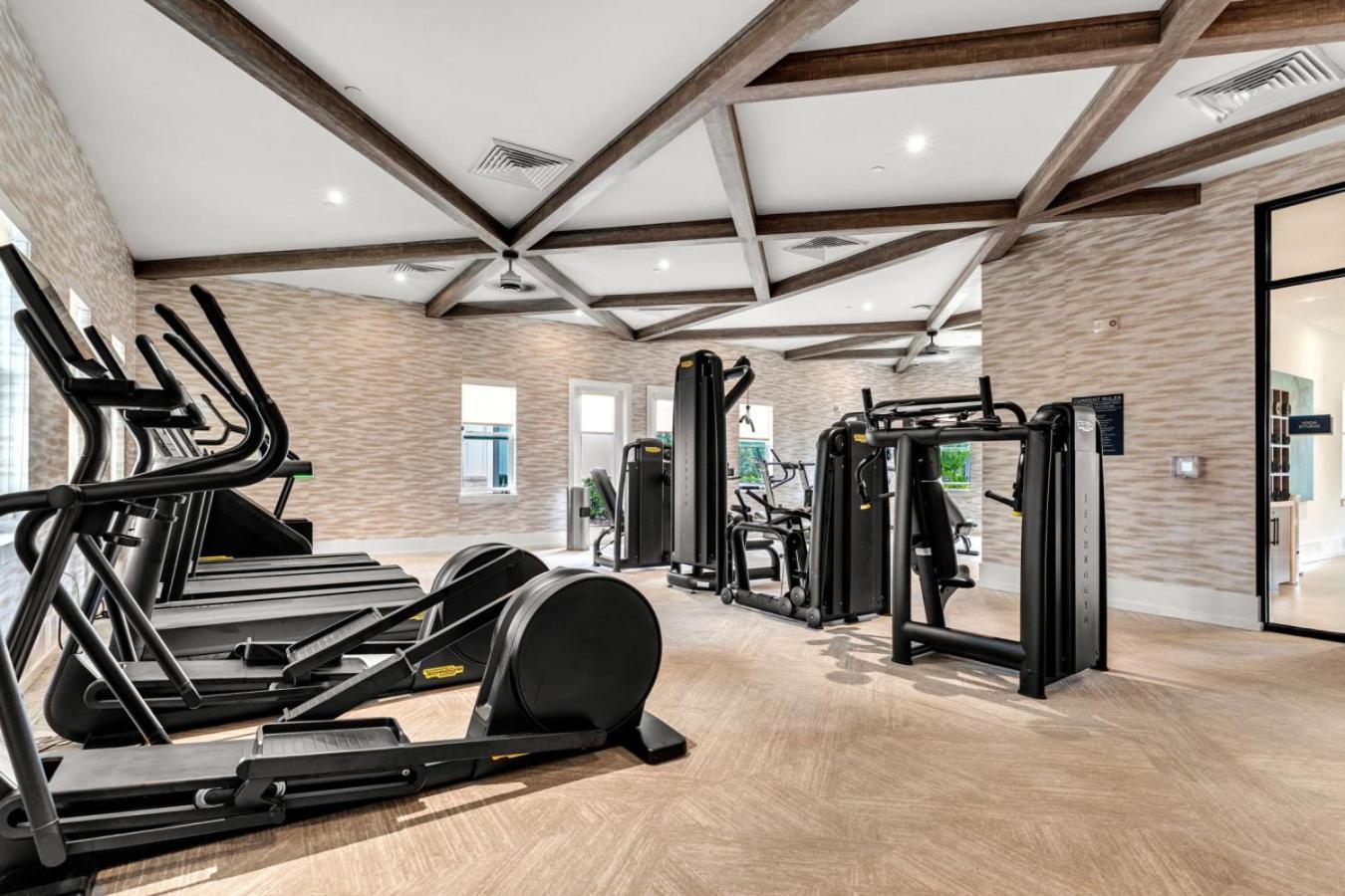 Sunny 2-Bed Oasis Pool And Gym In Аполо Бийч Екстериор снимка