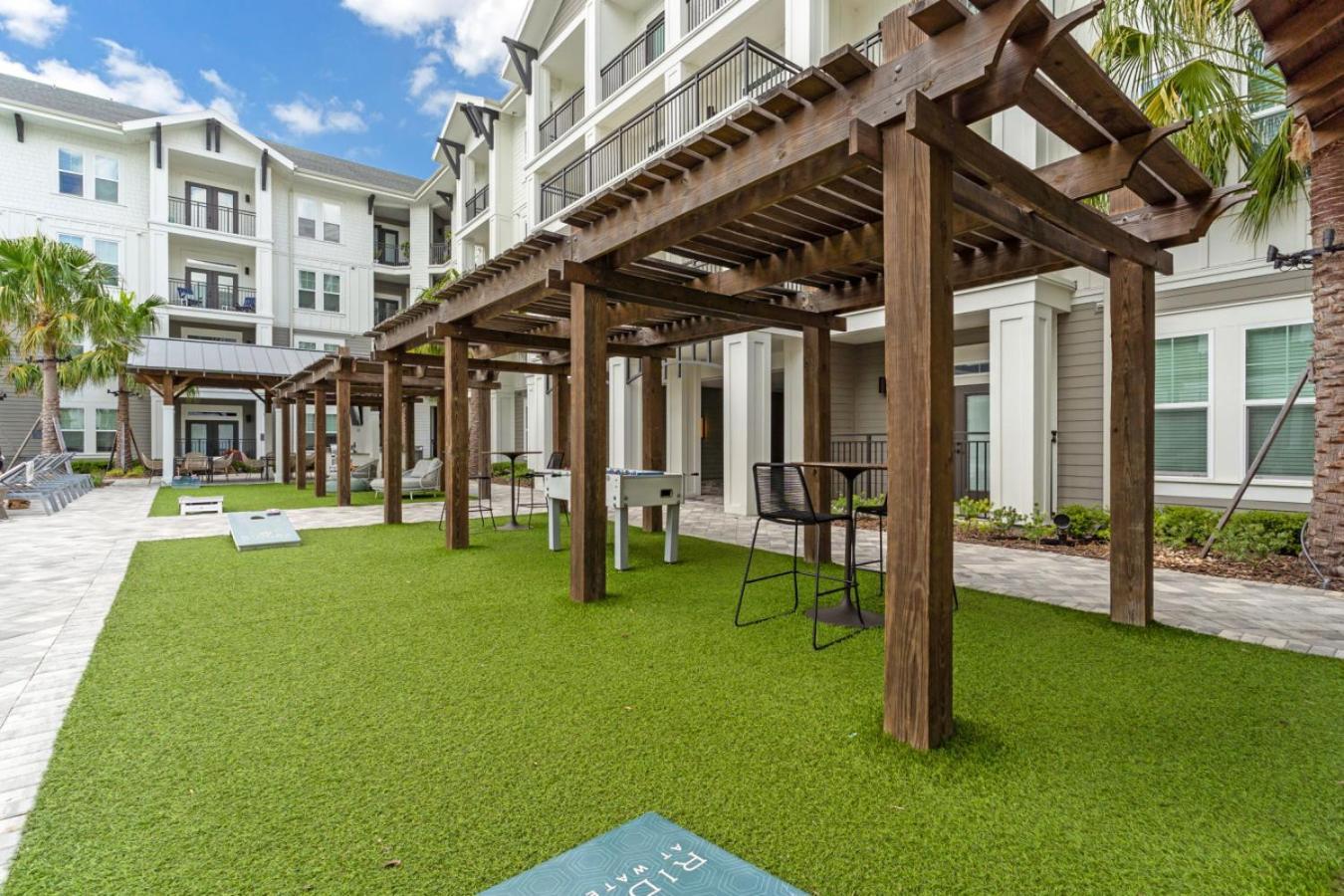 Sunny 2-Bed Oasis Pool And Gym In Аполо Бийч Екстериор снимка