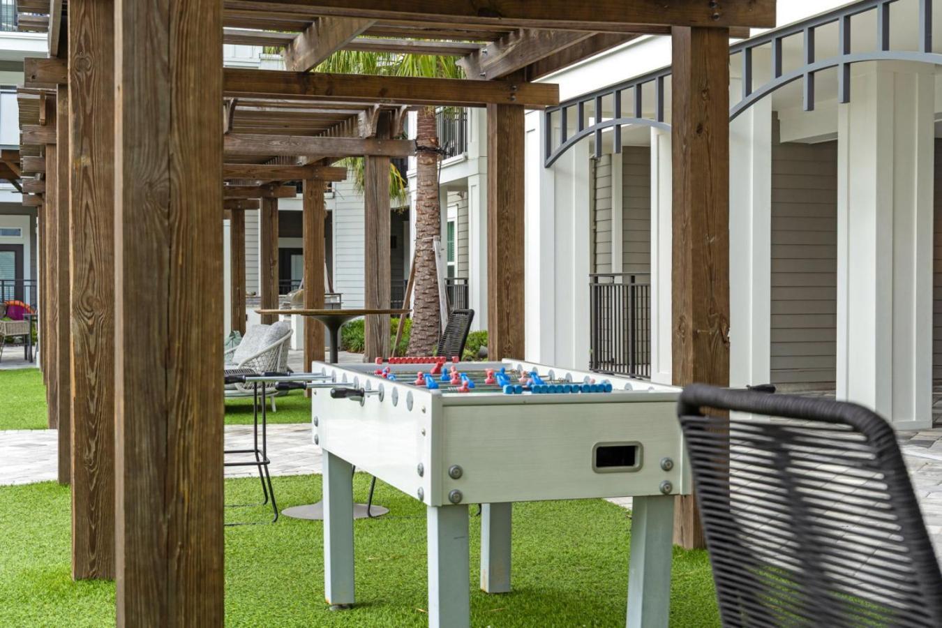 Sunny 2-Bed Oasis Pool And Gym In Аполо Бийч Екстериор снимка