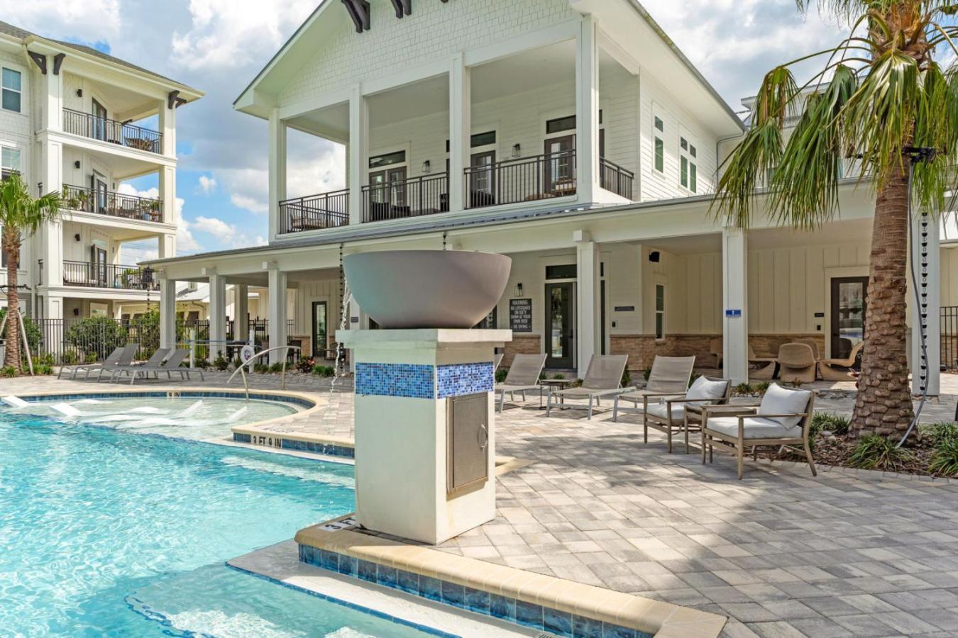Sunny 2-Bed Oasis Pool And Gym In Аполо Бийч Екстериор снимка